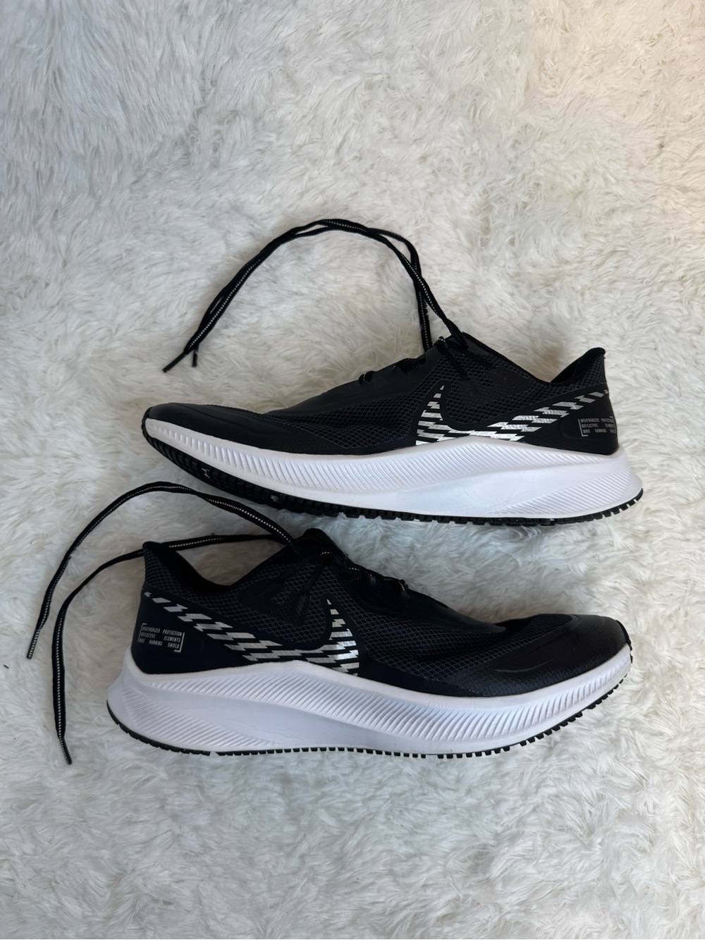 Nike Quest 3 Black Metallic Silver Mens size 10 running shoes